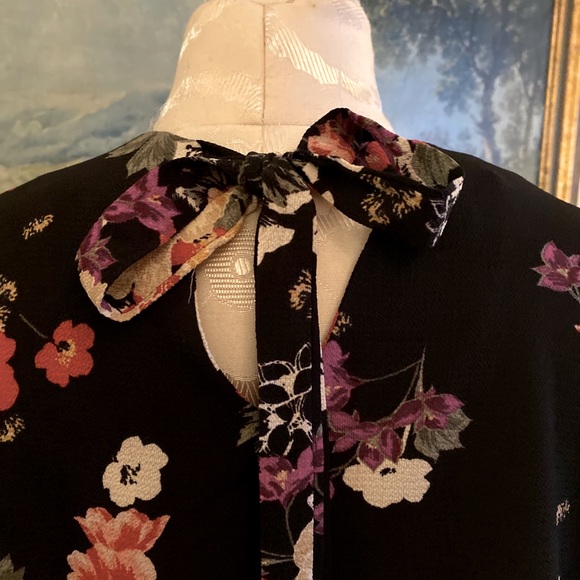 Designer Black Floral Blouse w Ruffle Sleeve size M - Picture 3 of 8